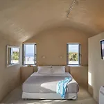 Oia's Cellars * Οία