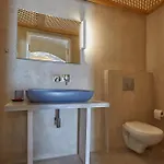 Oia's Cellars * Οία