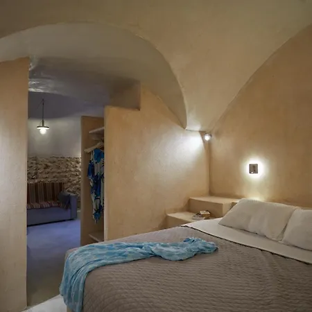 Oia's Cellars * Οία