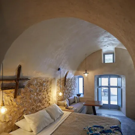 Oia's Cellars