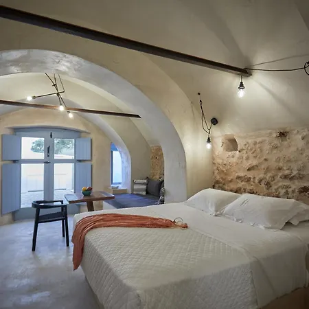 Oia's Cellars *