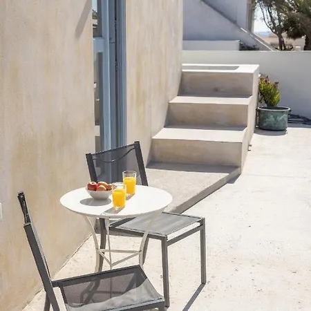 Oia's Cellars דירה