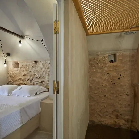 Oia's Cellars אויה