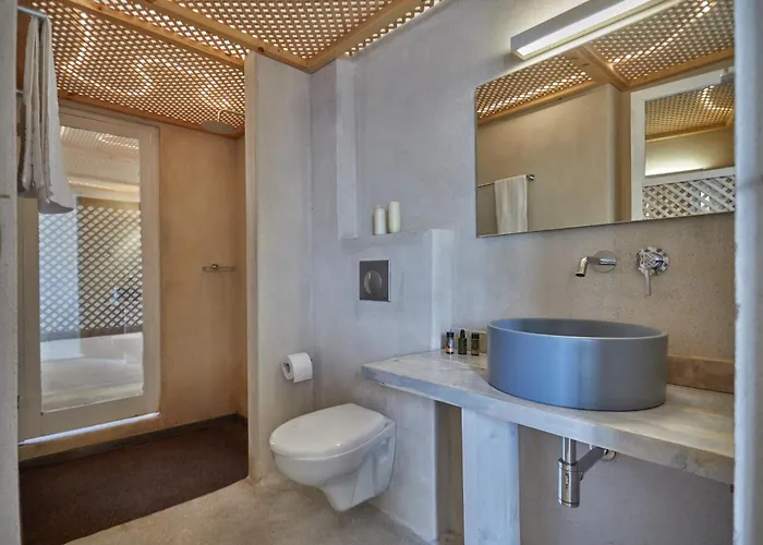 Oia's Cellars Apartment