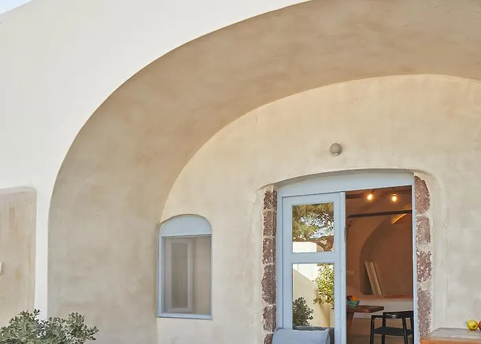 Oia's Cellars Apartment *