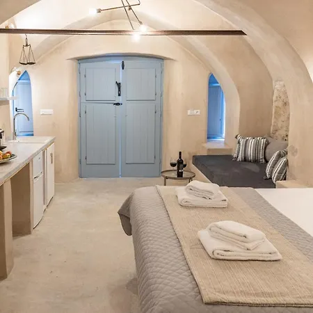 Апартаменты Oia's Cellars *