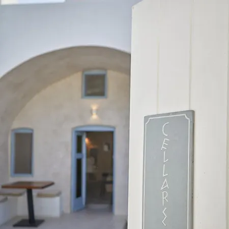 Oia's Cellars Apartman Ía