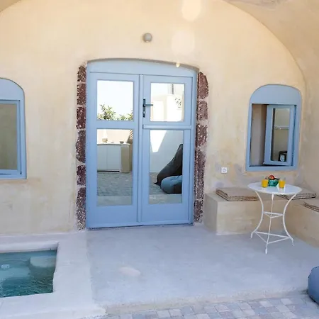 Oia's Cellars